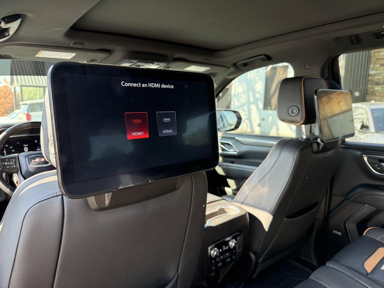 Used 2024 GMC Yukon AT4 w/ Technology Package AWD/4WD image 10