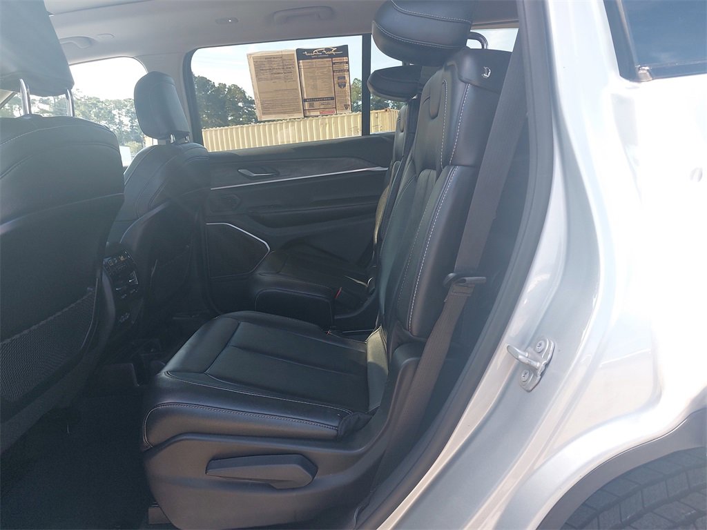 Used 2022 Jeep Grand Cherokee L Limited image 17