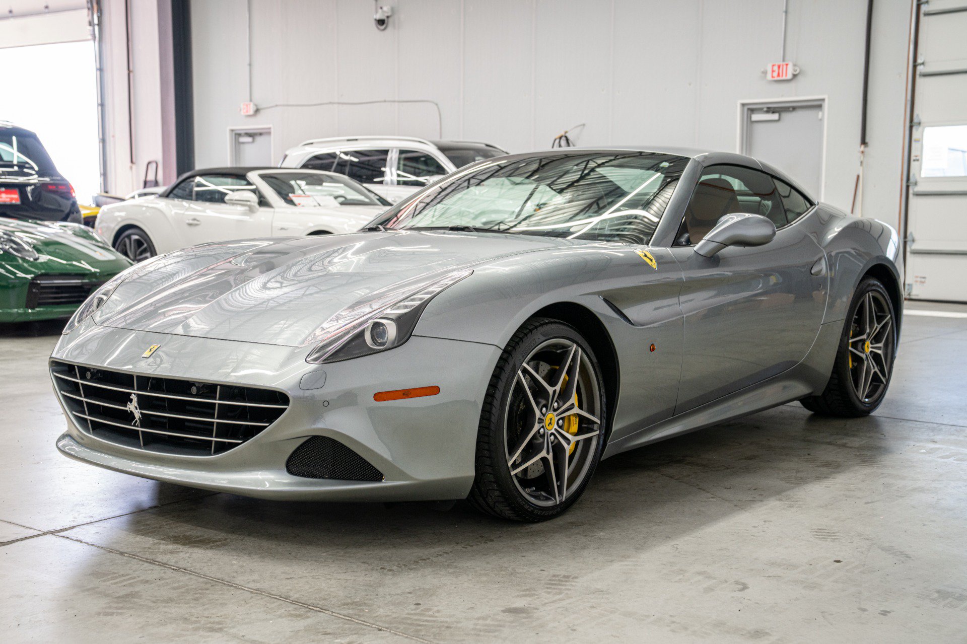 Used 2017 Ferrari California T RWD image 41