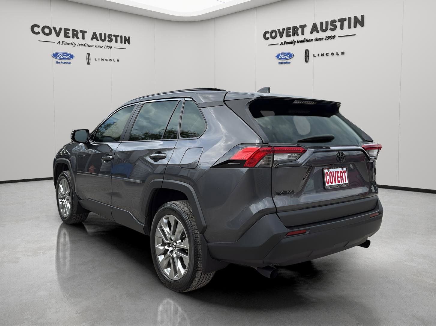 Used 2024 Toyota RAV4 XLE Premium image 3