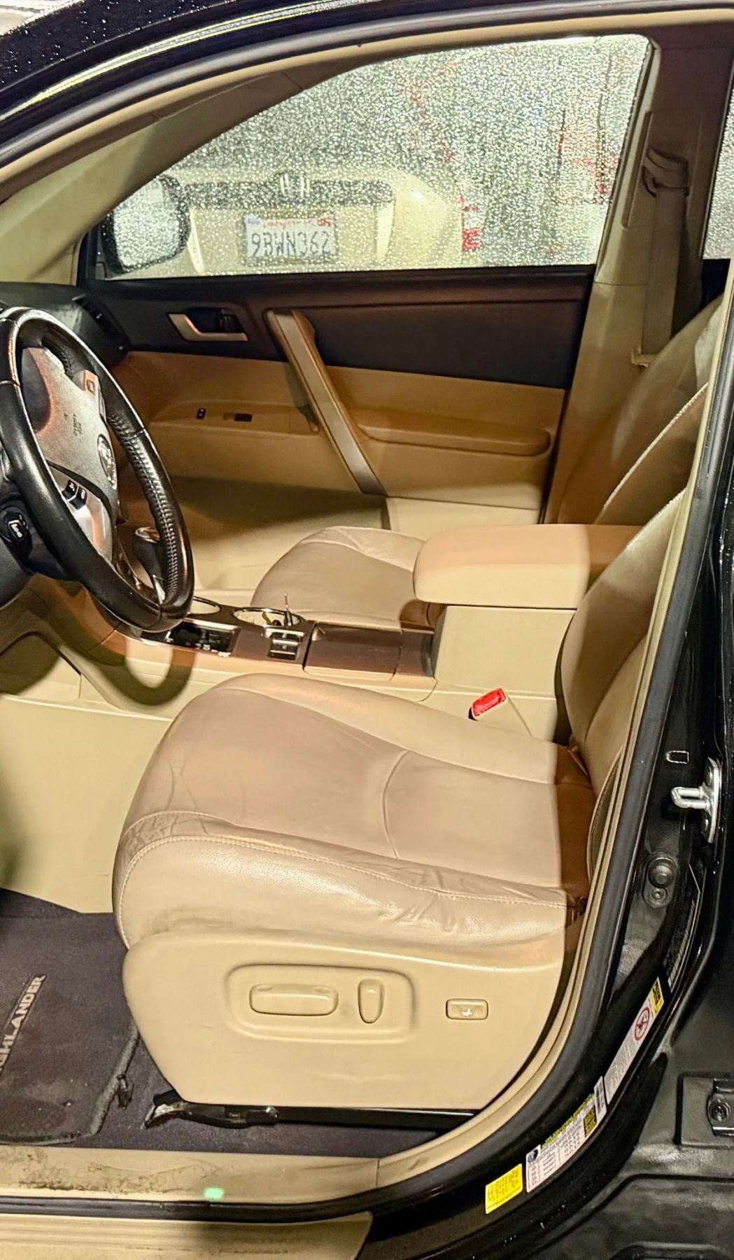 Used 2012 Toyota Highlander SE image 26