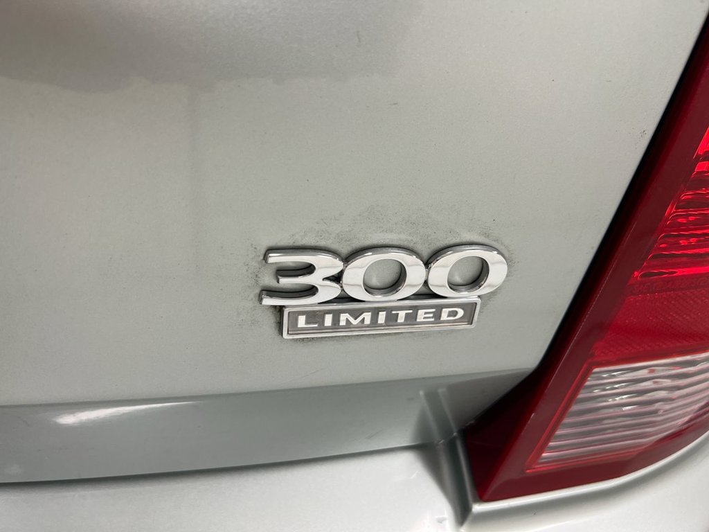 Used 2005 Chrysler 300 Touring RWD image 24