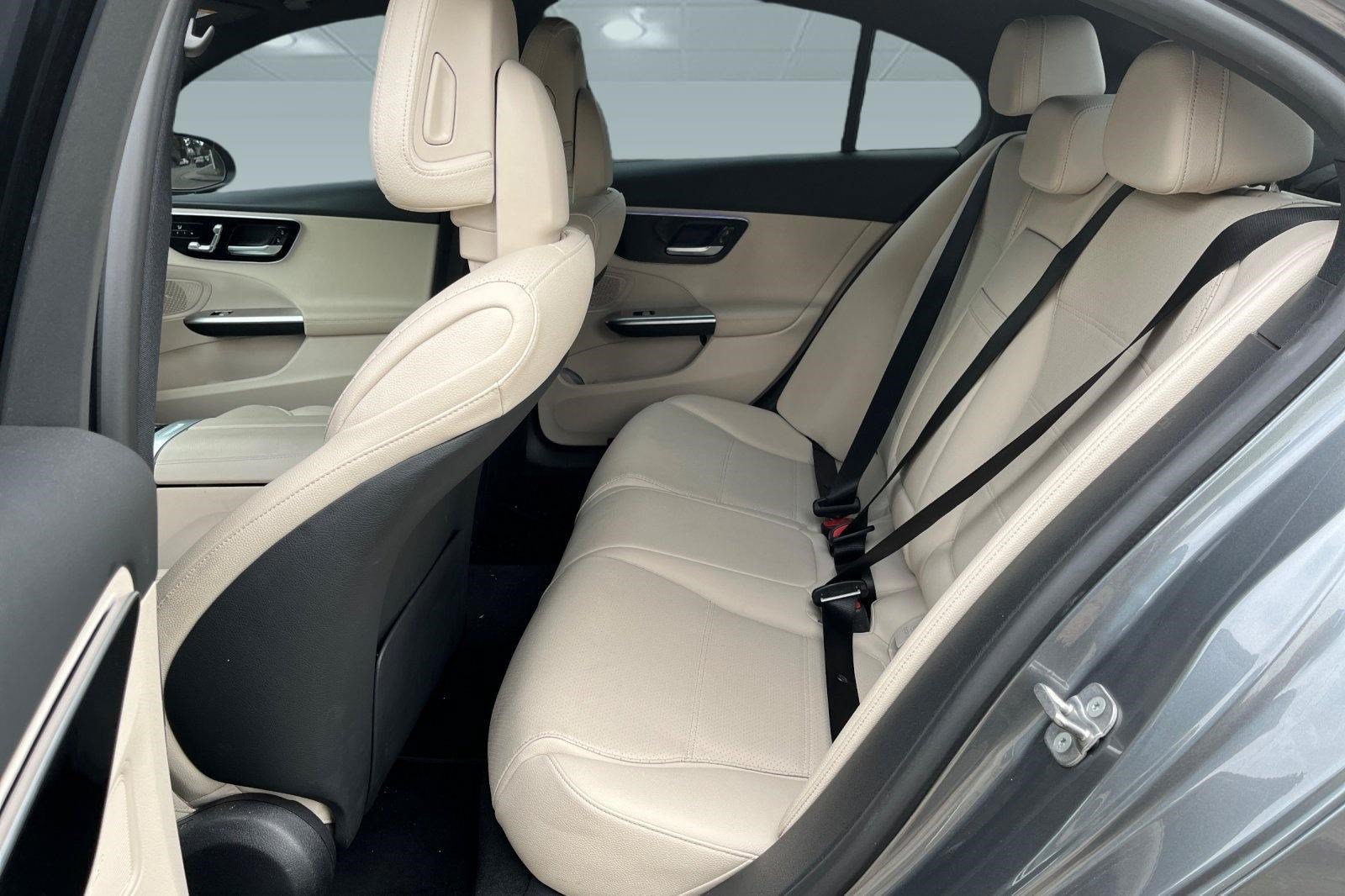 Used 2024 Mercedes-Benz C 300 Sedan image 7