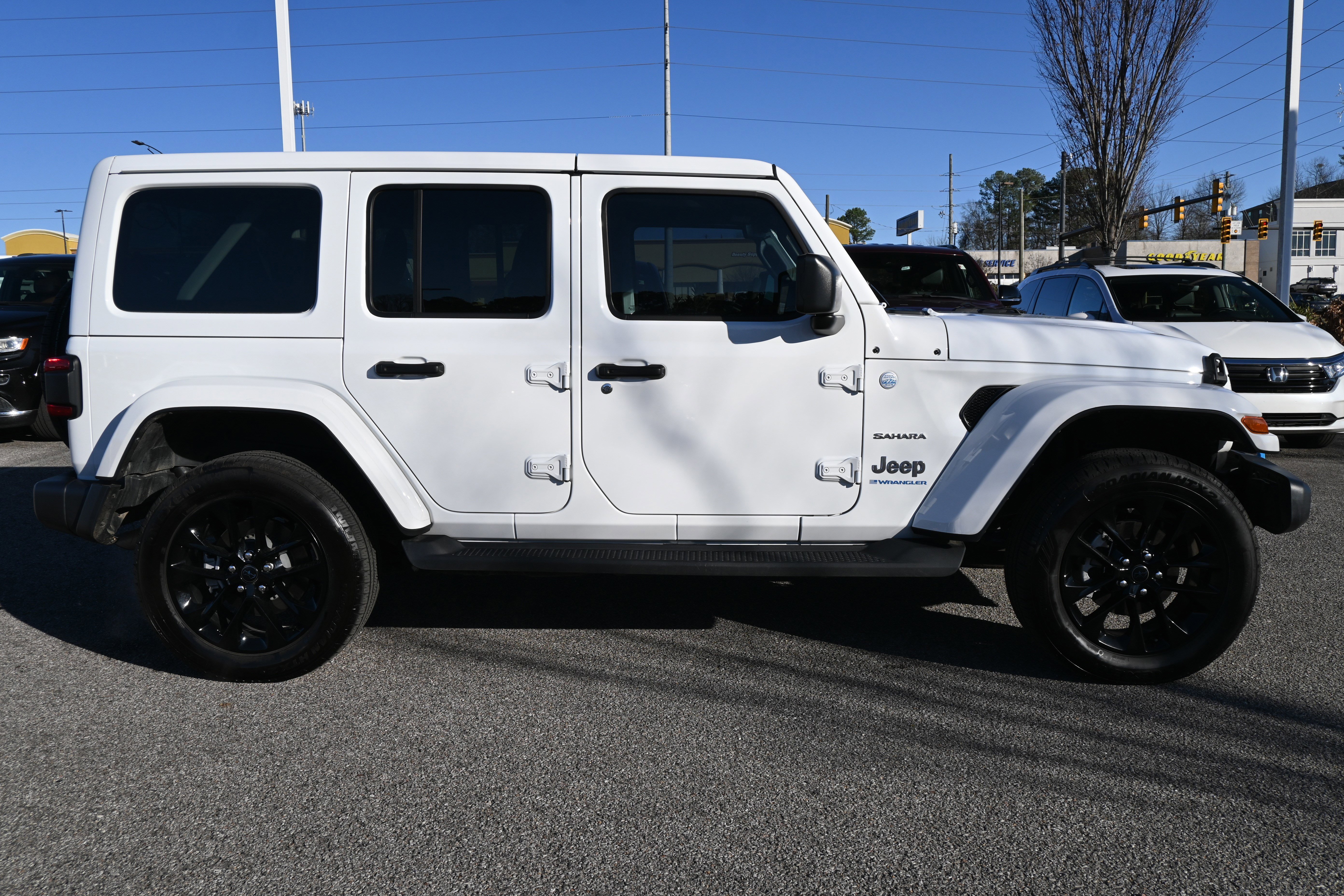 Used 2024 Jeep Wrangler Sahara w/ Technology Group image 12