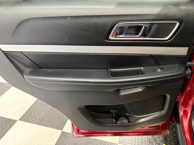 Used 2017 Ford Explorer XLT w/ Equipment Group 202A image 21
