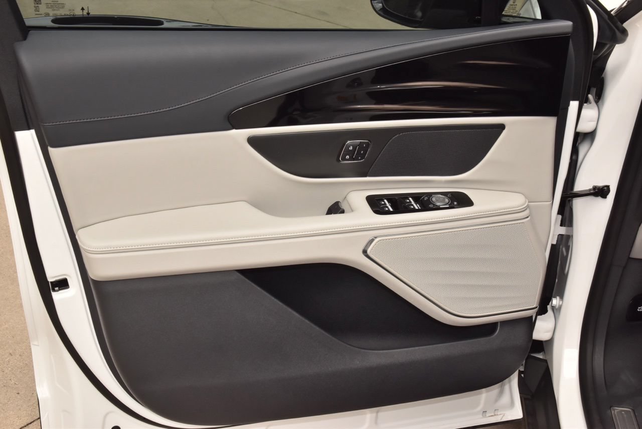 New 2026 Lincoln Nautilus Premier AWD/4WD image 36
