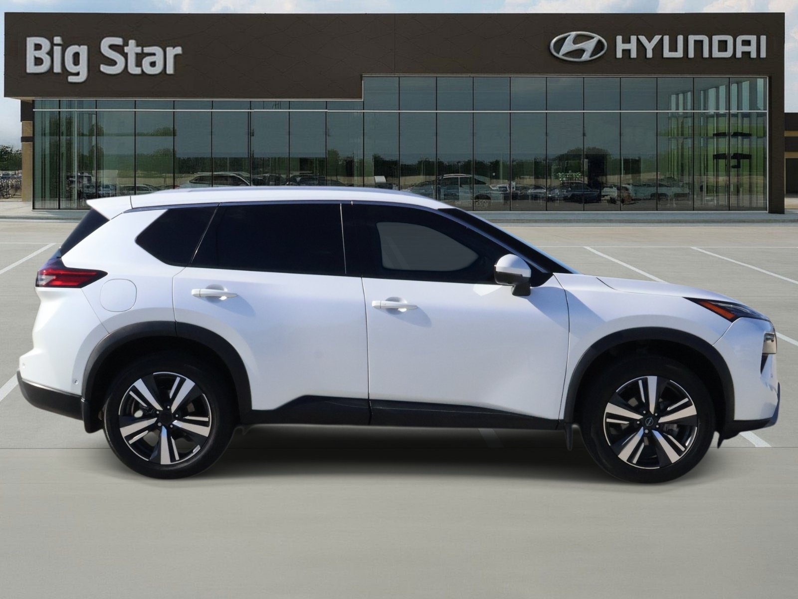 Used 2024 Nissan Rogue SL w/ SL Premium Package FWD image 5