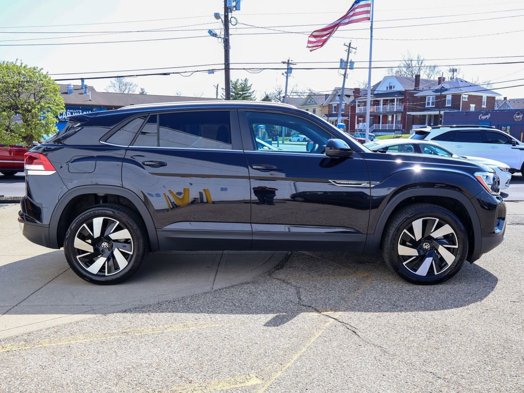 Certified 2025 Volkswagen Atlas Cross Sport SE AWD/4WD image 6