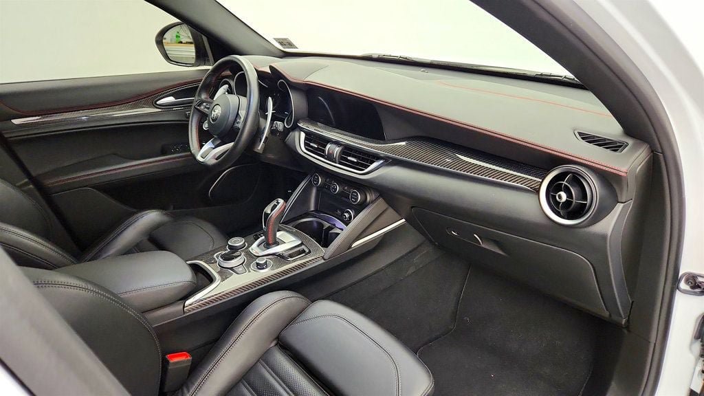 Used 2023 Alfa Romeo Stelvio Estrema AWD/4WD image 26