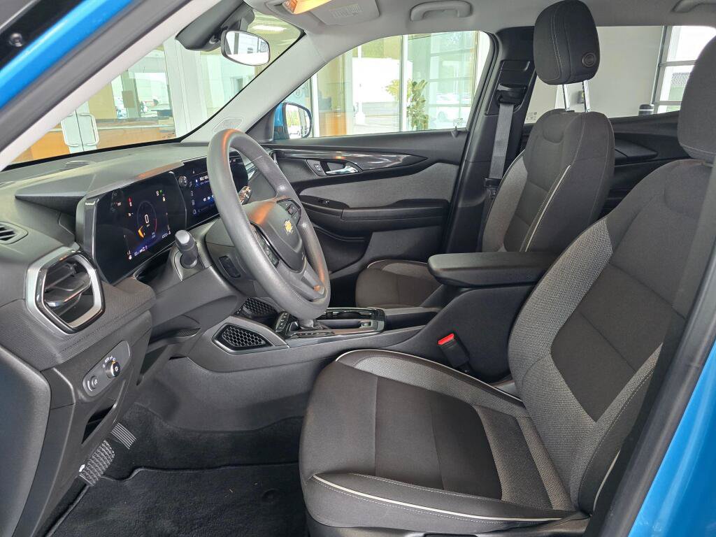 Used 2025 Chevrolet TrailBlazer LT AWD/4WD image 17