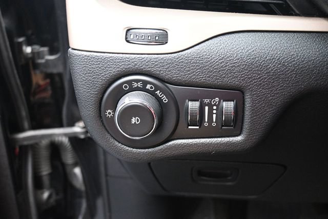Used 2014 Jeep Cherokee Limited AWD/4WD image 16