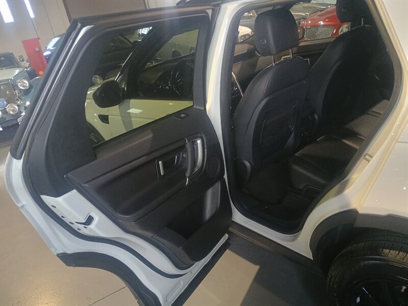 Used 2019 Land Rover Discovery Sport SE AWD/4WD image 22