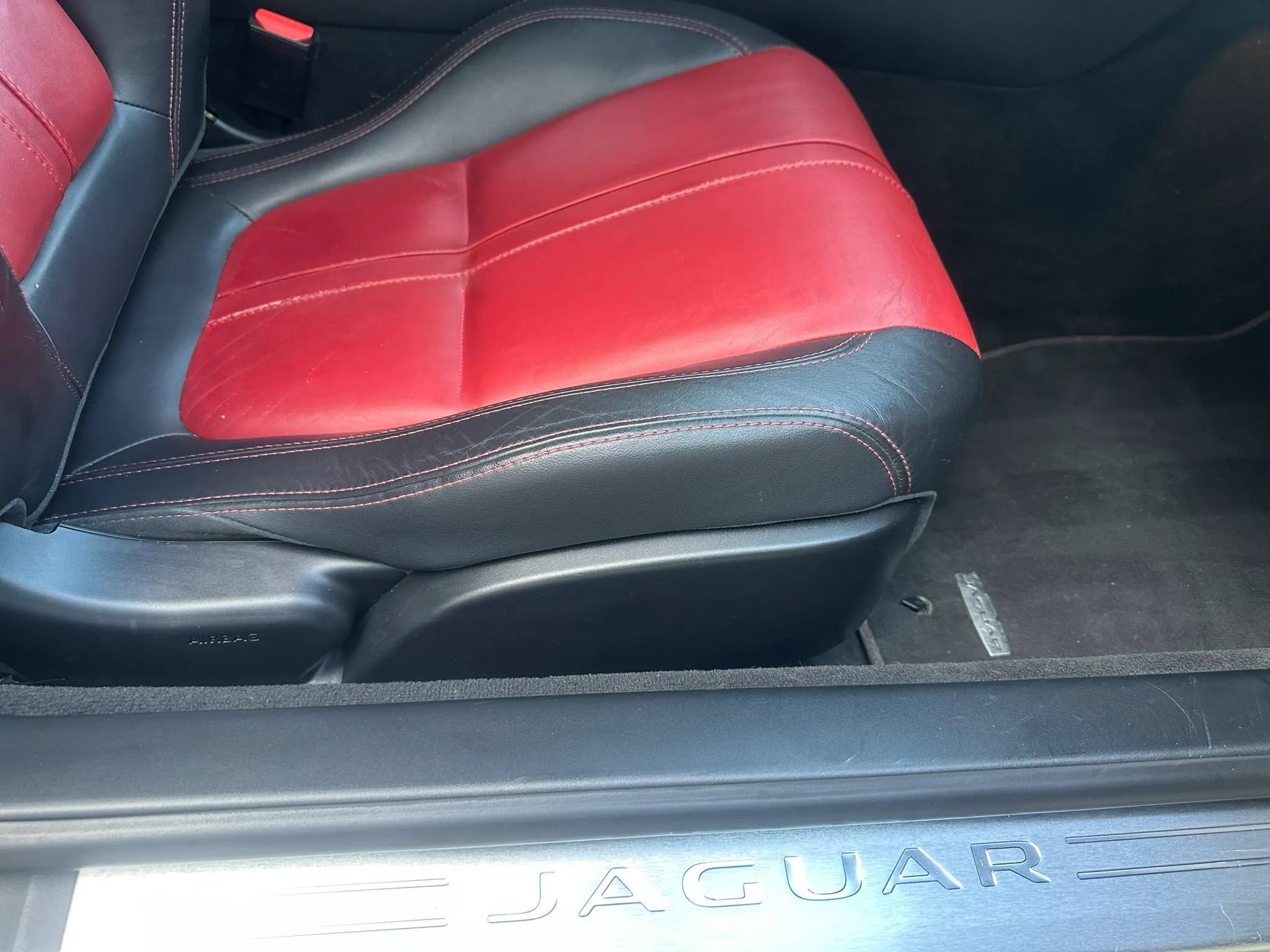 Used 2015 Jaguar F-TYPE R RWD image 21