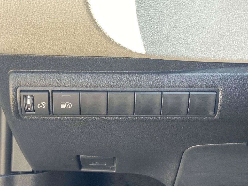 Used 2025 Toyota Corolla LE FWD image 27