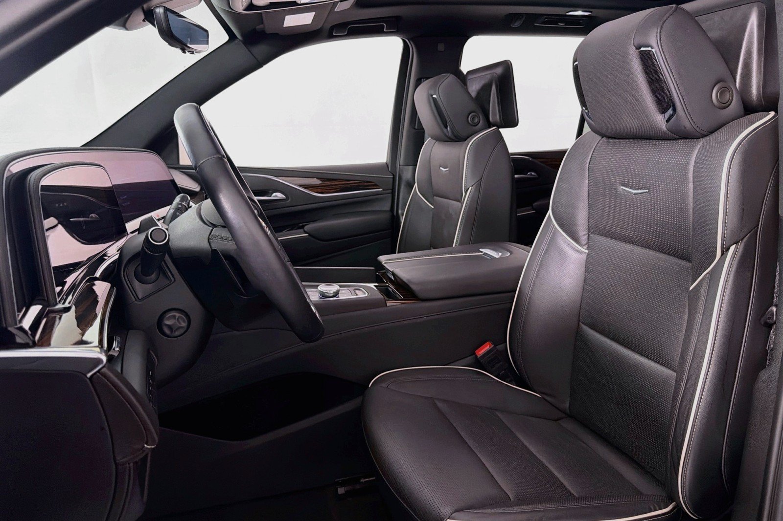 Used 2024 Cadillac Escalade Premium Luxury w/ LPO, Floor Liner Package AWD/4WD image 18