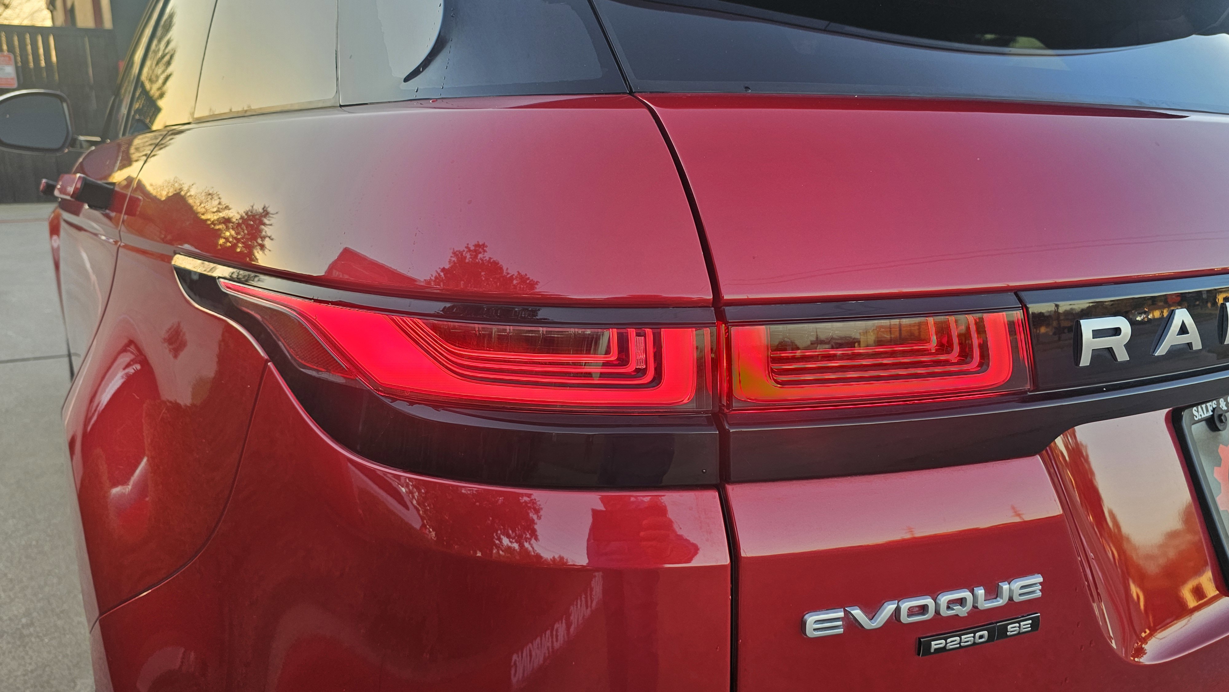 Used 2020 Land Rover Range Rover Evoque SE AWD/4WD image 10