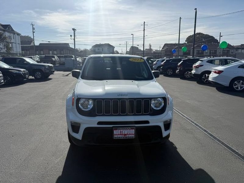 Used 2023 Jeep Renegade Latitude AWD/4WD image 8