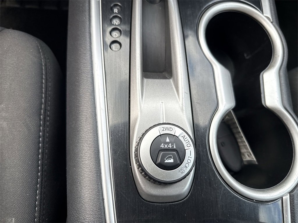 Used 2020 Nissan Pathfinder SV image 32