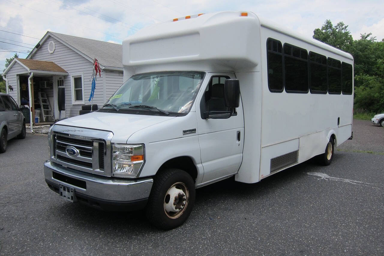 Used 2016 Ford E-450 and Econoline 450 Super Duty w/ Shuttle Bus Prep Package RWD image 4