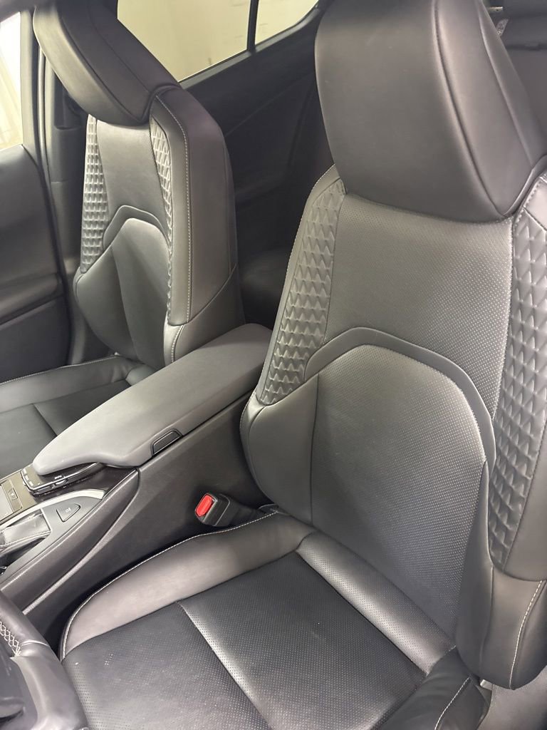 Used 2022 Lexus UX 200 w/ Premium Package FWD image 16