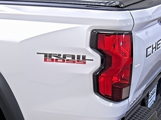 Used 2024 Chevrolet Colorado Trail Boss w/ Advanced Trailering Package AWD/4WD image 10