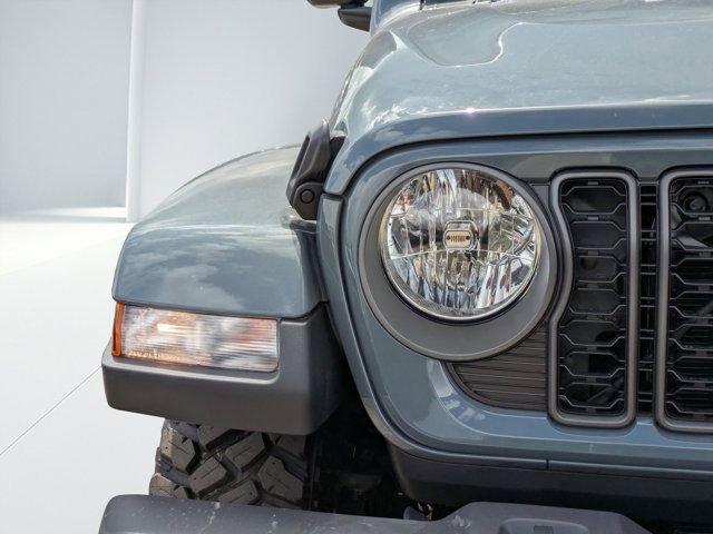Used 2025 Jeep Gladiator Sport image 8