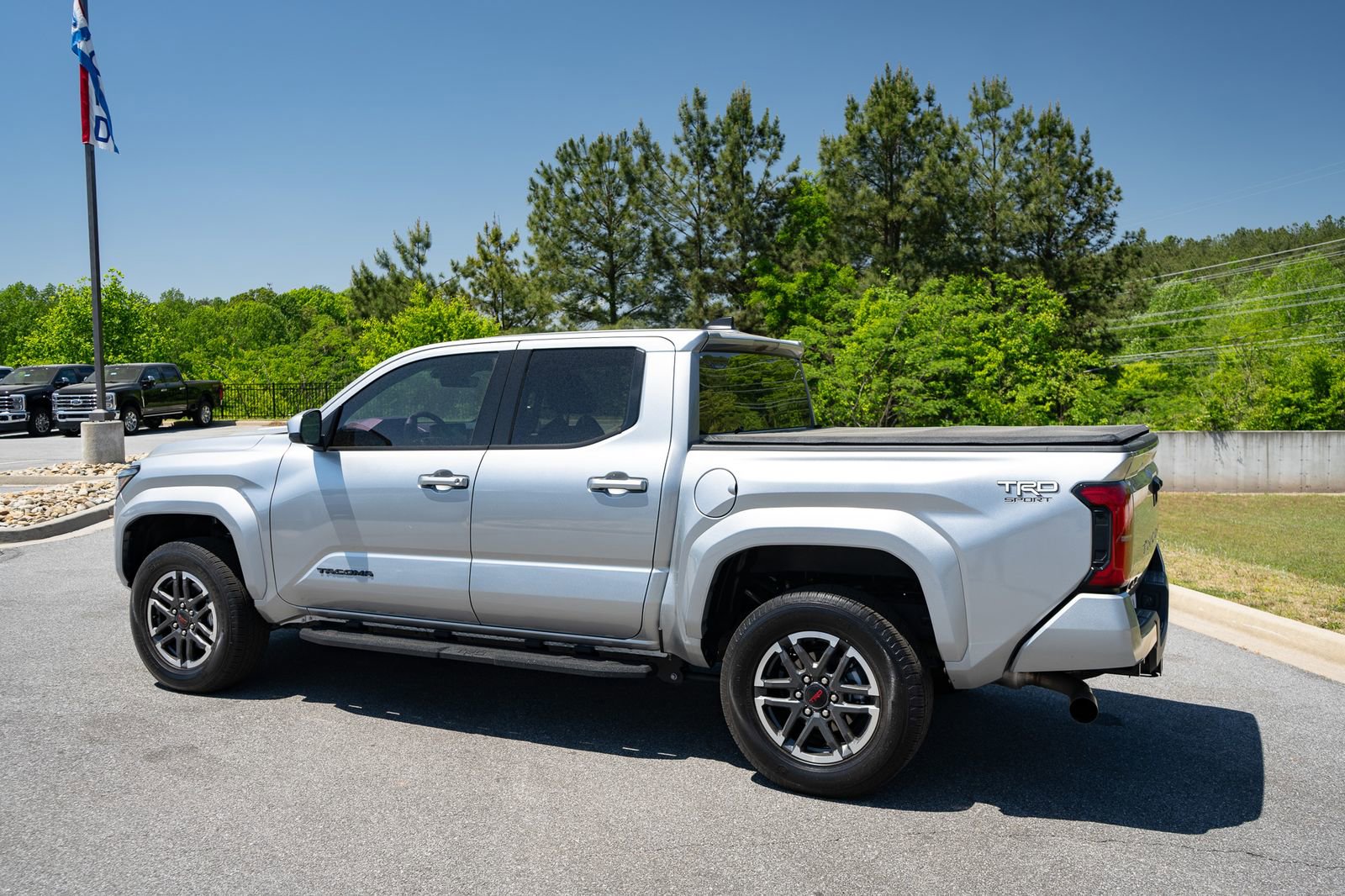 Used 2025 Toyota Tacoma TRD Sport AWD/4WD image 7