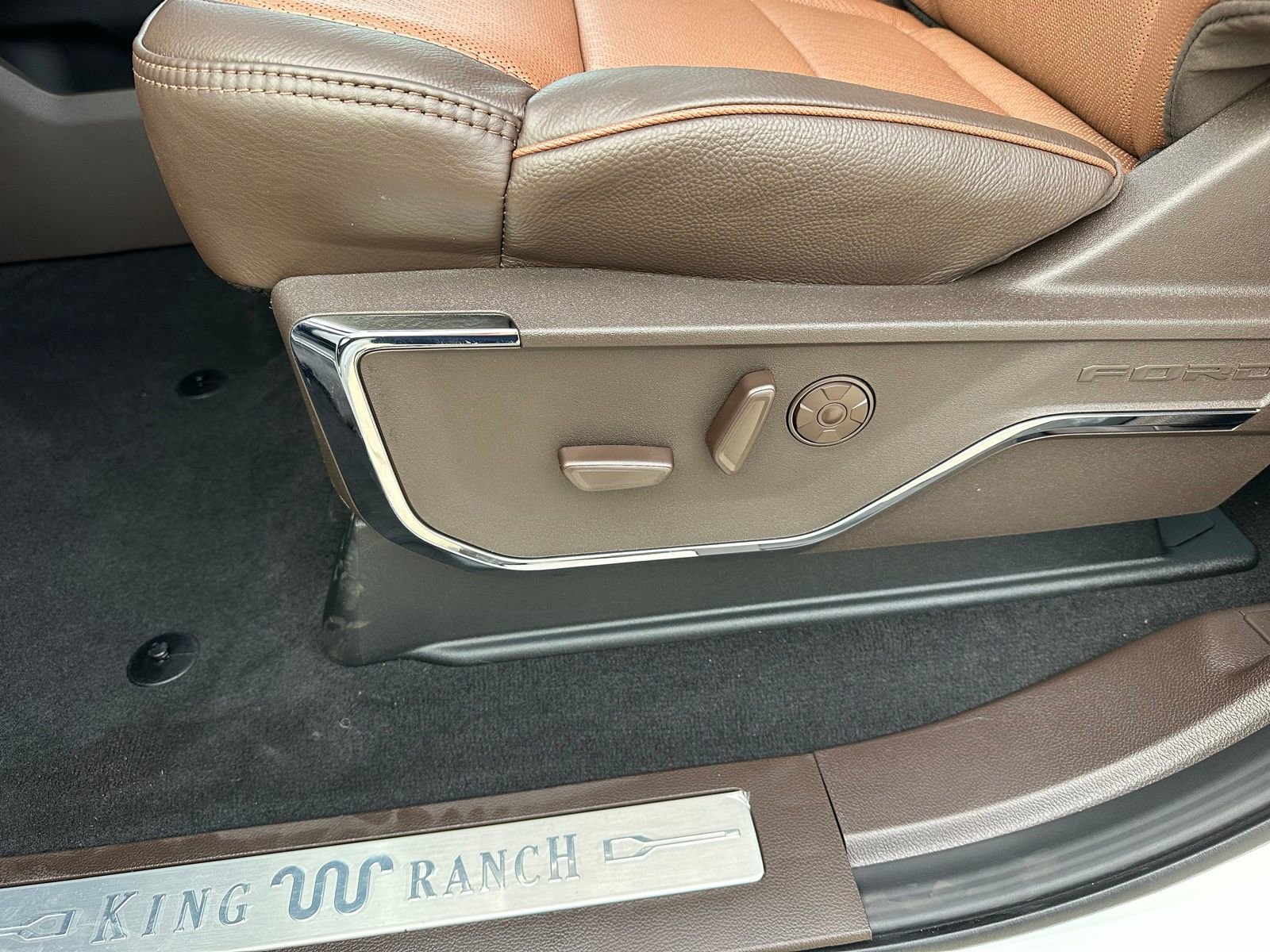 New 2026 Ford F250 King Ranch w/ FX4 Off-Road Package image 14