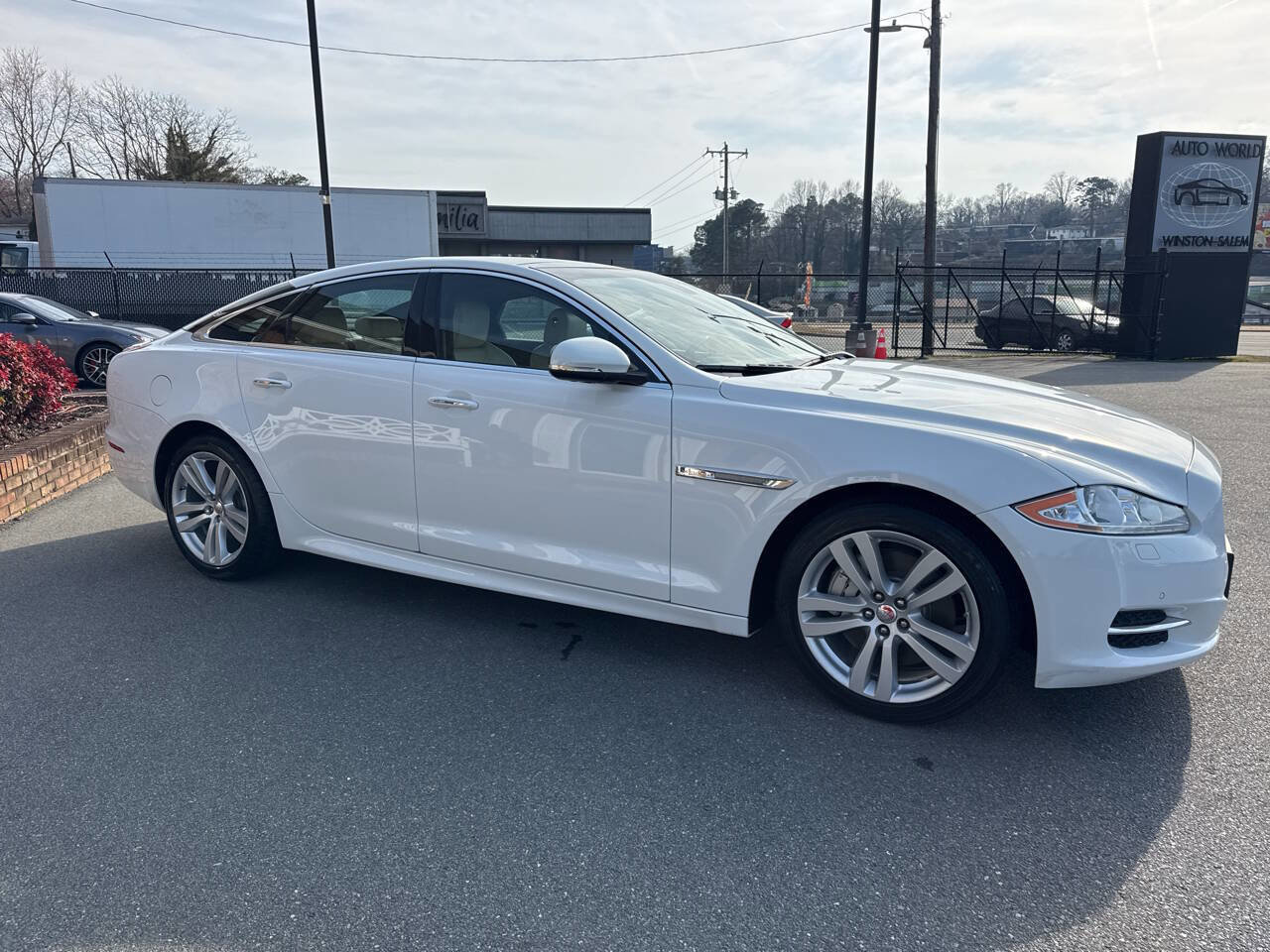 Used 2015 Jaguar XJ AWD image 6