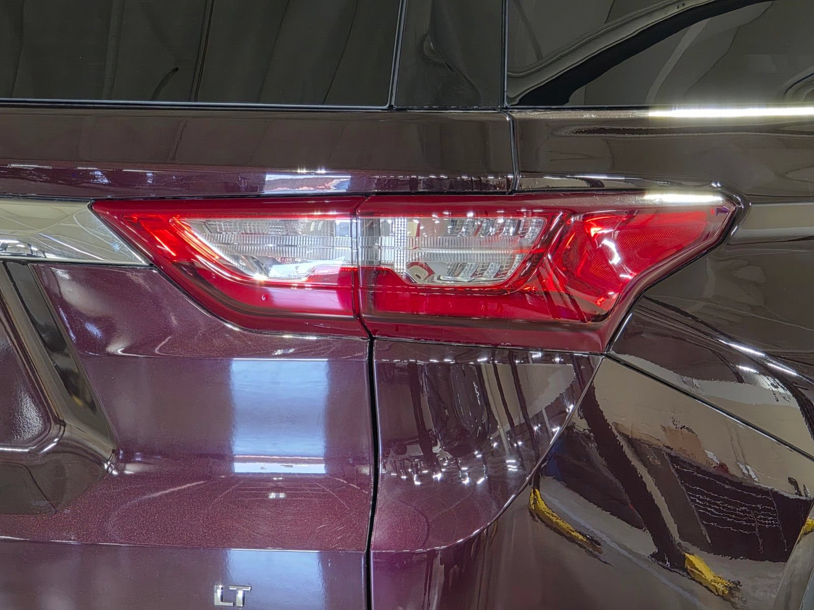 Used 2018 Chevrolet Traverse LT FWD image 12