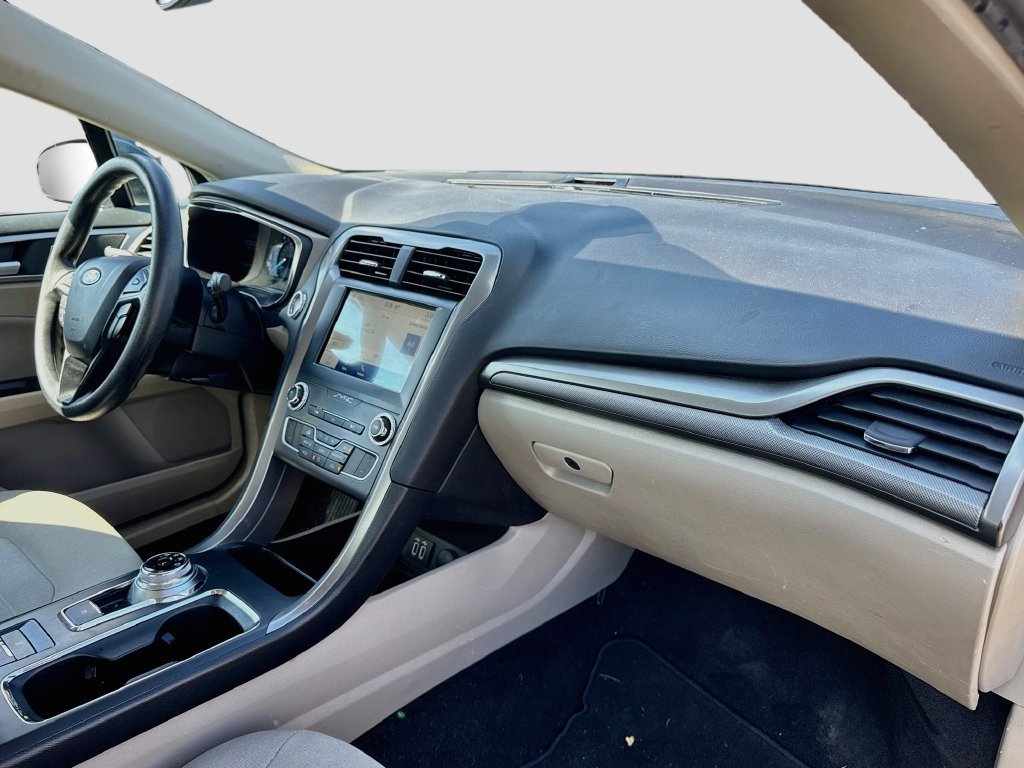 Used 2020 Ford Fusion SE FWD image 36