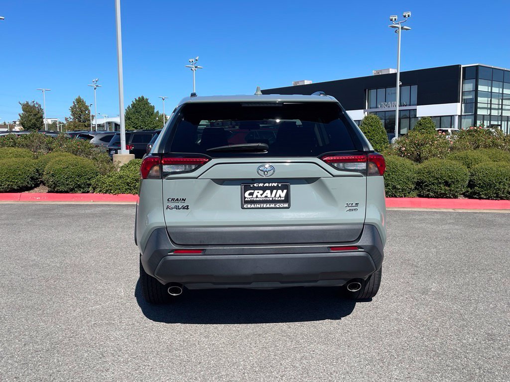 Used 2021 Toyota RAV4 XLE AWD/4WD image 6