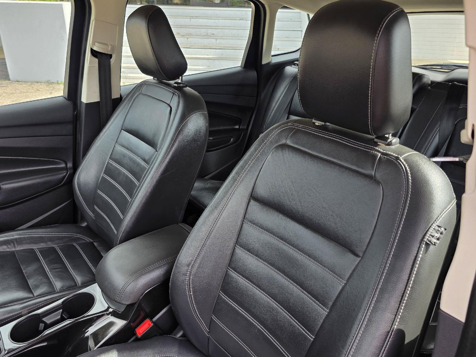 Used 2018 Ford C-MAX Titanium FWD image 34