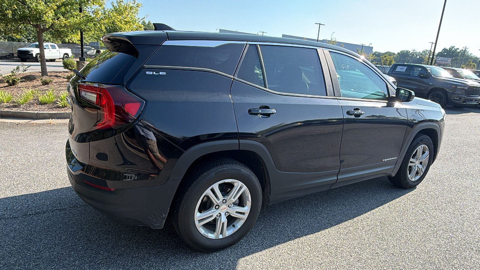 Used 2024 GMC Terrain SLE AWD/4WD image 8