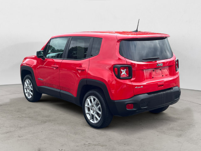 Used 2023 Jeep Renegade Latitude AWD/4WD image 3