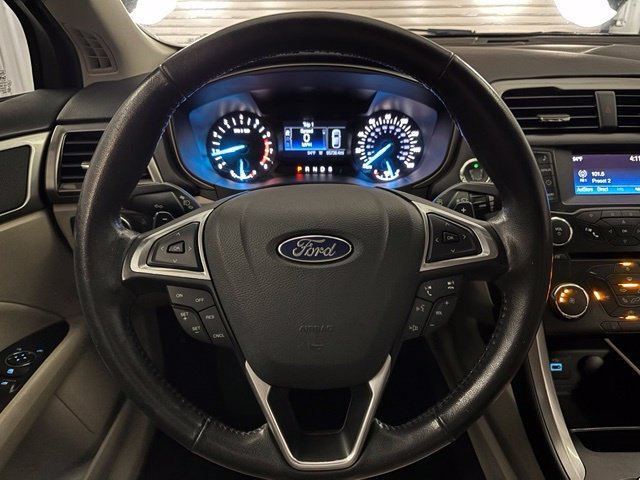 Used 2017 Ford Fusion SE FWD image 16