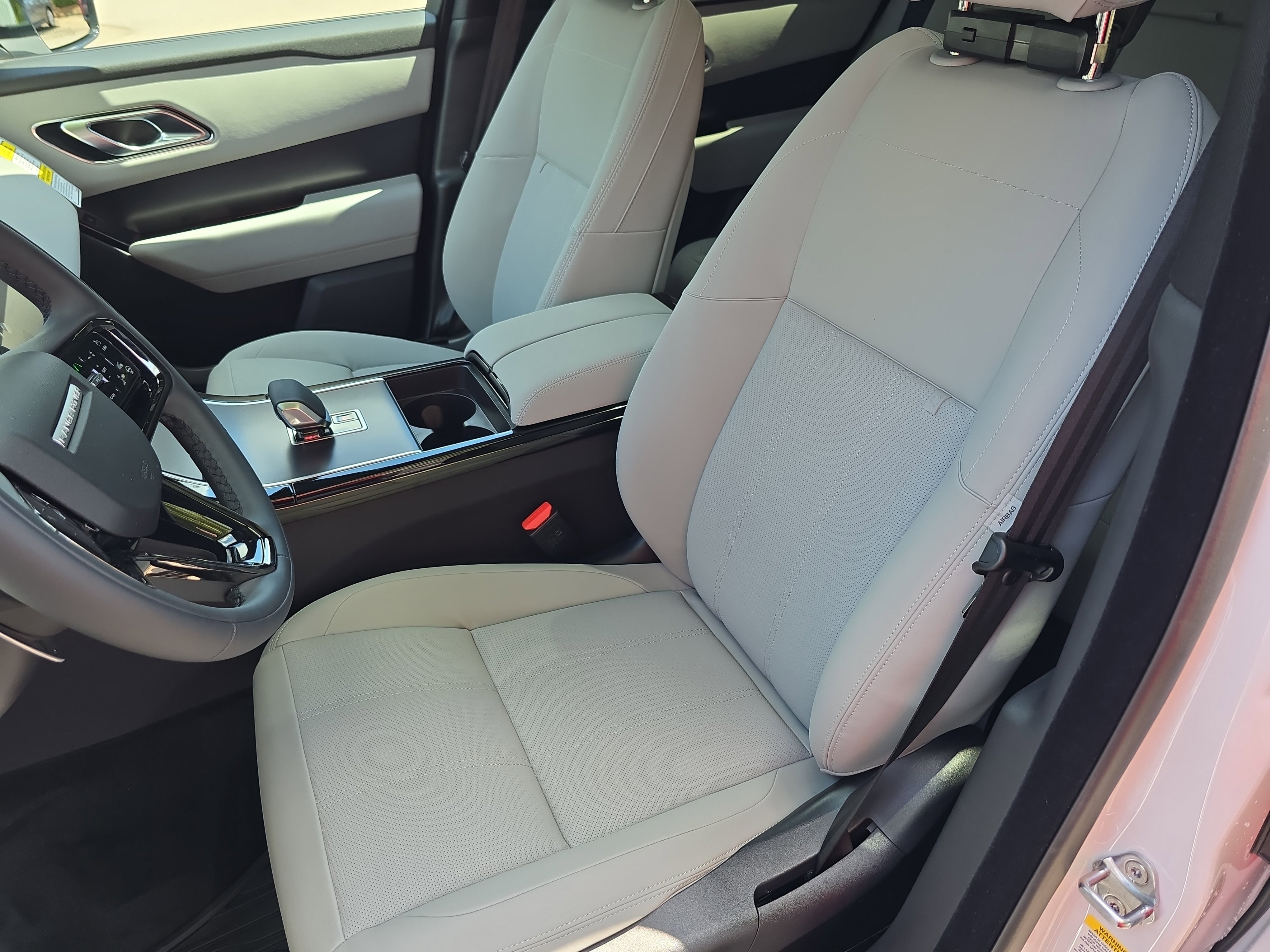 New 2026 Land Rover Range Rover Velar Dynamic SE image 15