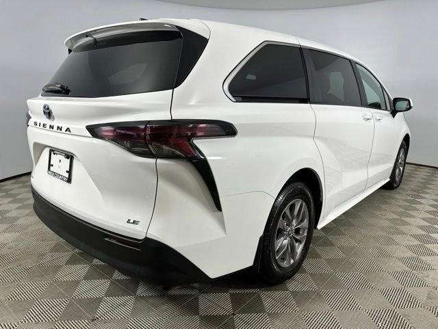 Used 2025 Toyota Sienna LE AWD/4WD image 7