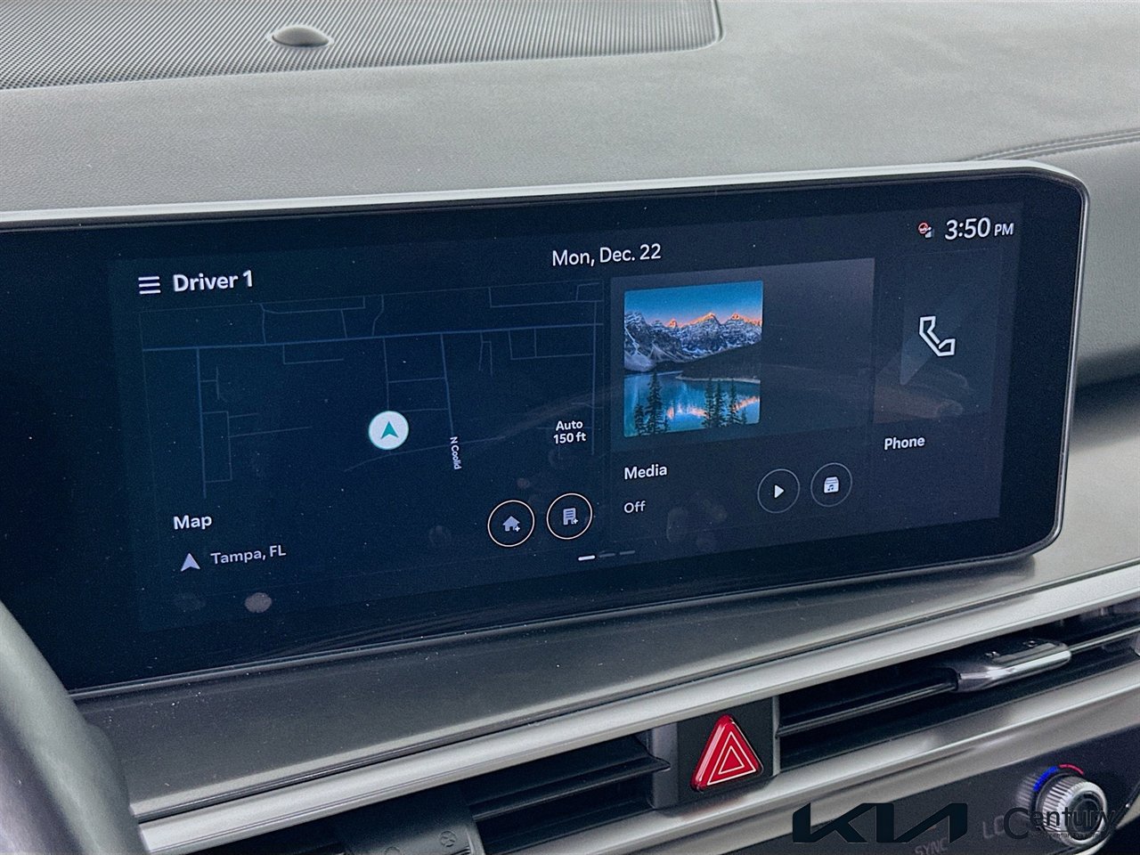 Certified 2025 Kia Sorento EX w/ Panoramic Sunroof Package image 15