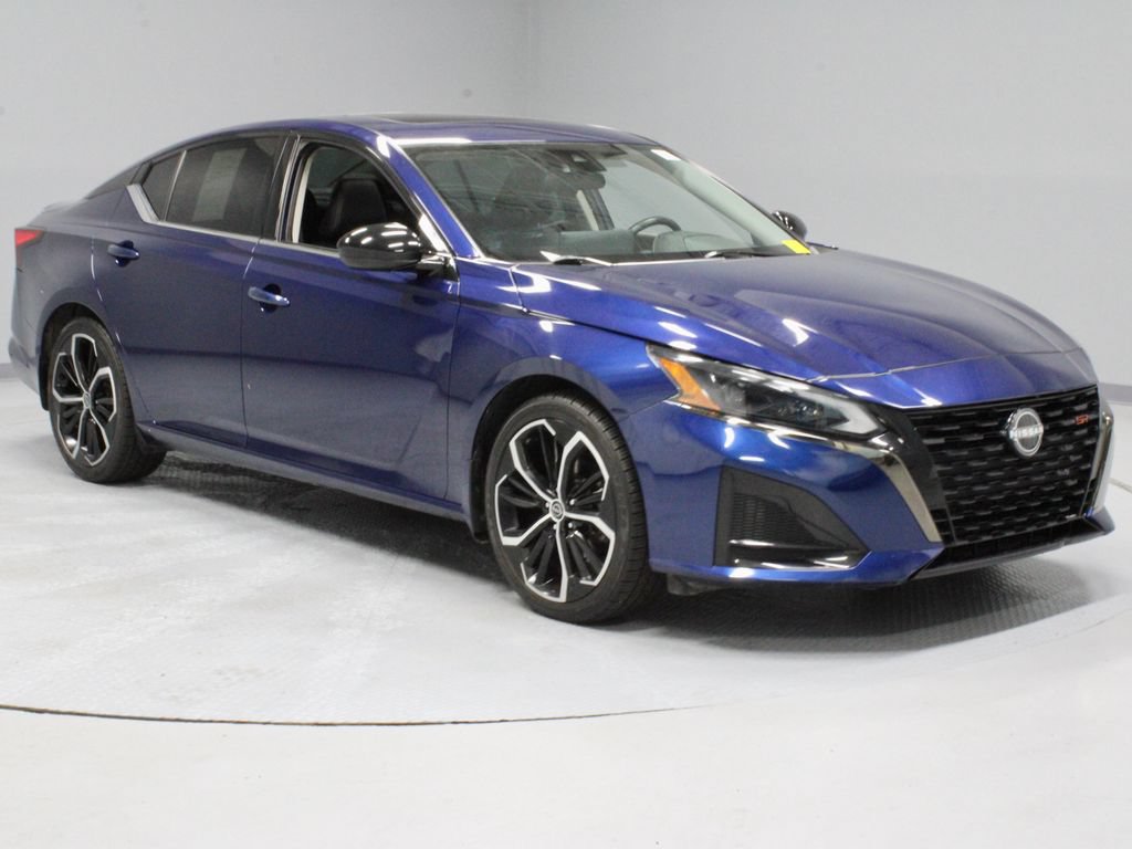 Certified 2023 Nissan Altima 2.5 SR w/ SR Premium Package FWD image 1