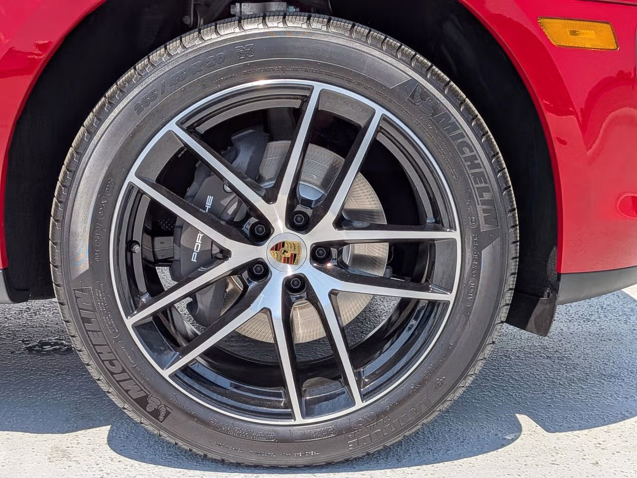 Certified 2025 Porsche Macan AWD/4WD image 12