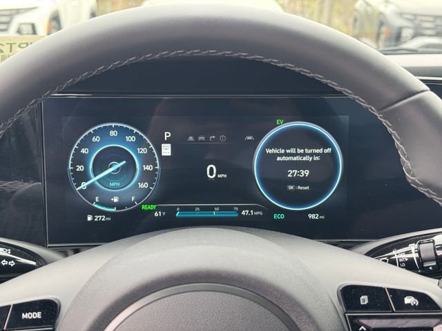 Used 2025 Hyundai Elantra Limited image 23