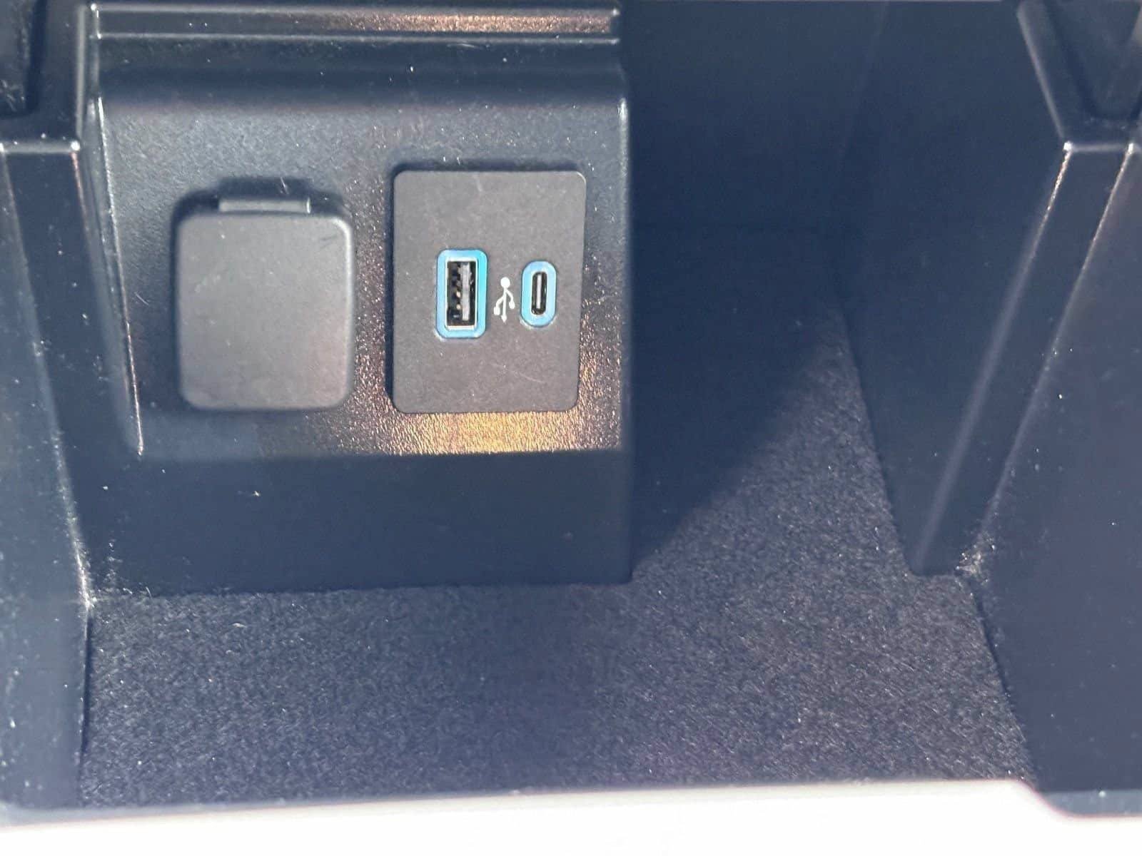 Used 2023 Ford Explorer XLT AWD/4WD image 32