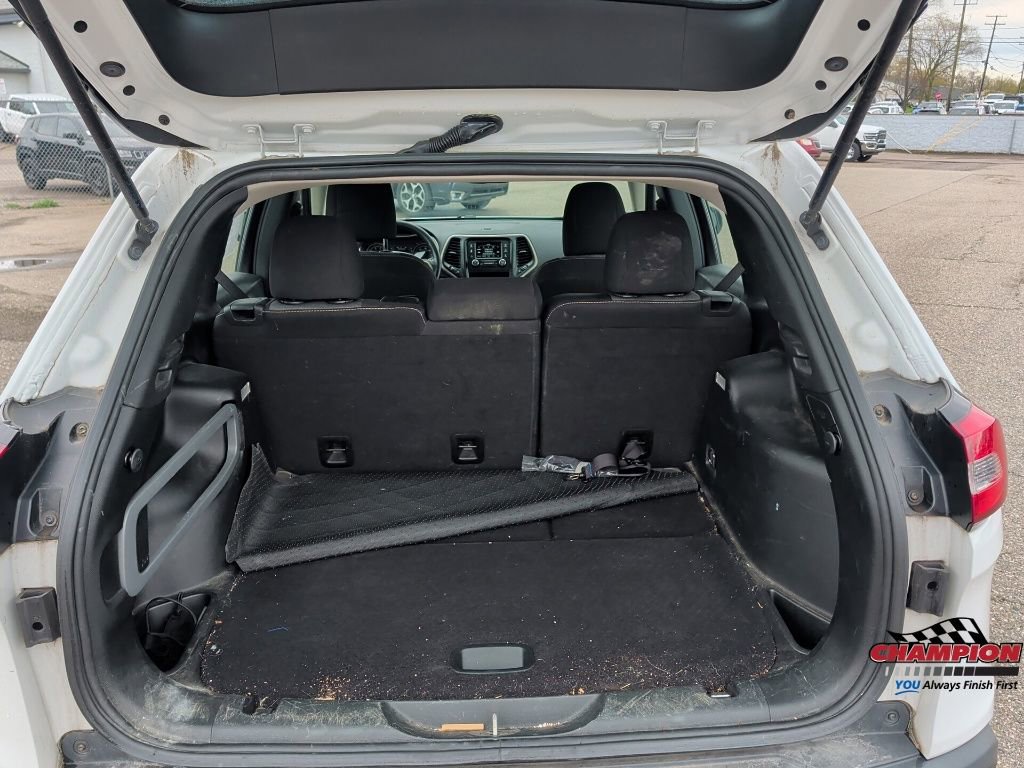 Used 2017 Jeep Cherokee Sport image 15