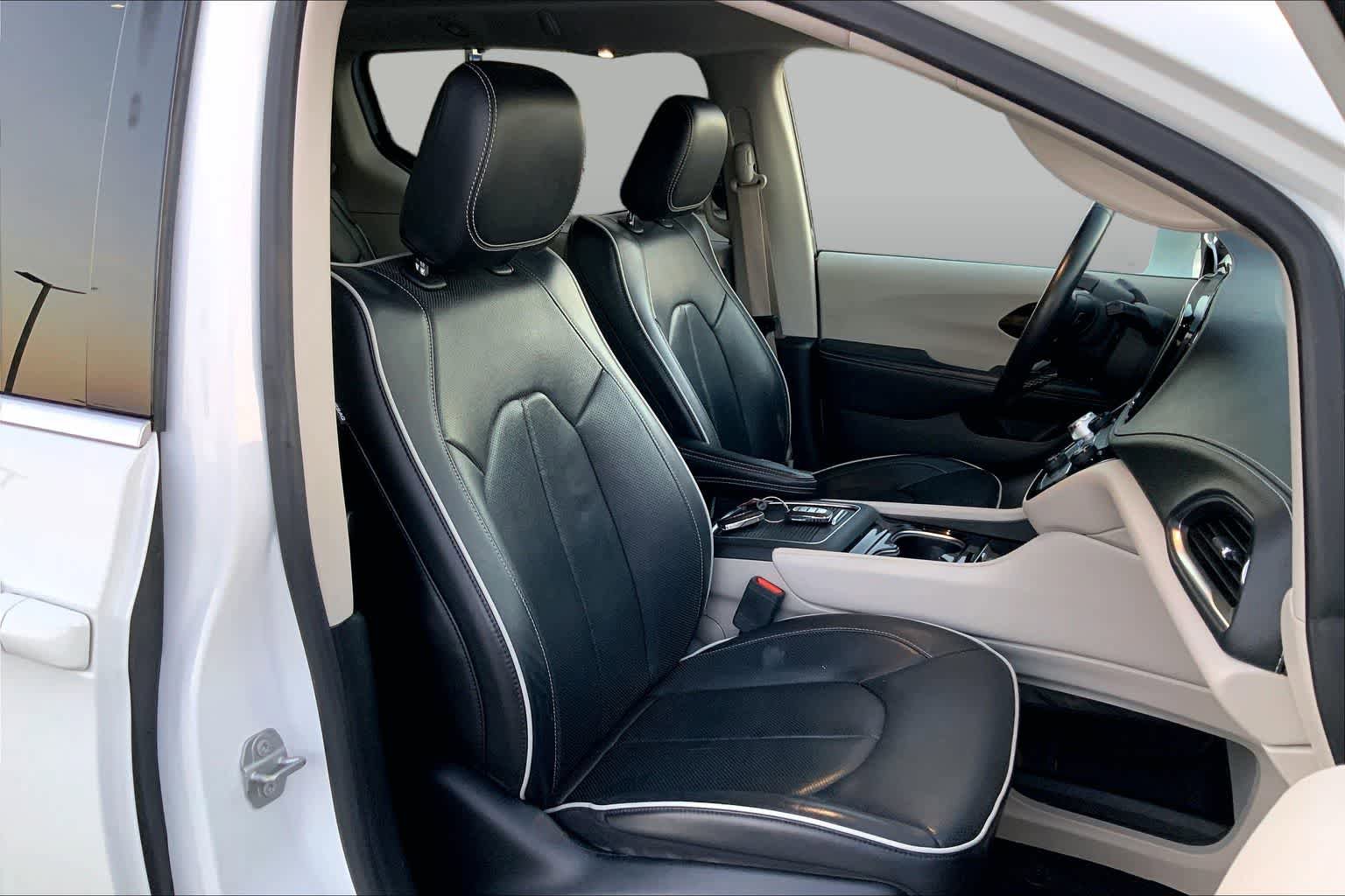 Used 2022 Chrysler Pacifica Limited FWD image 9