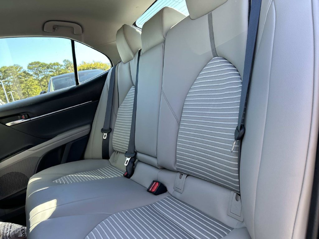 Used 2020 Toyota Camry SE FWD image 14
