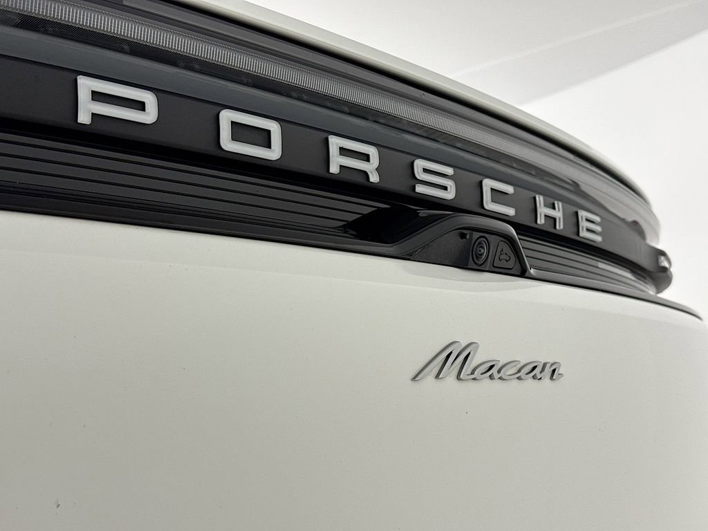 Used 2025 Porsche Macan Electric RWD image 26
