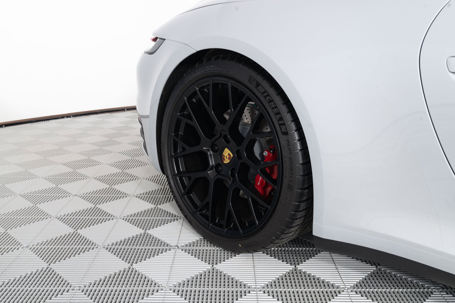 Used 2024 Porsche 911 Carrera 4S image 9