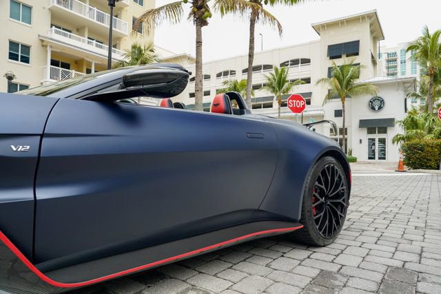 Used 2023 Aston Martin V12 Vantage Roadster RWD image 11