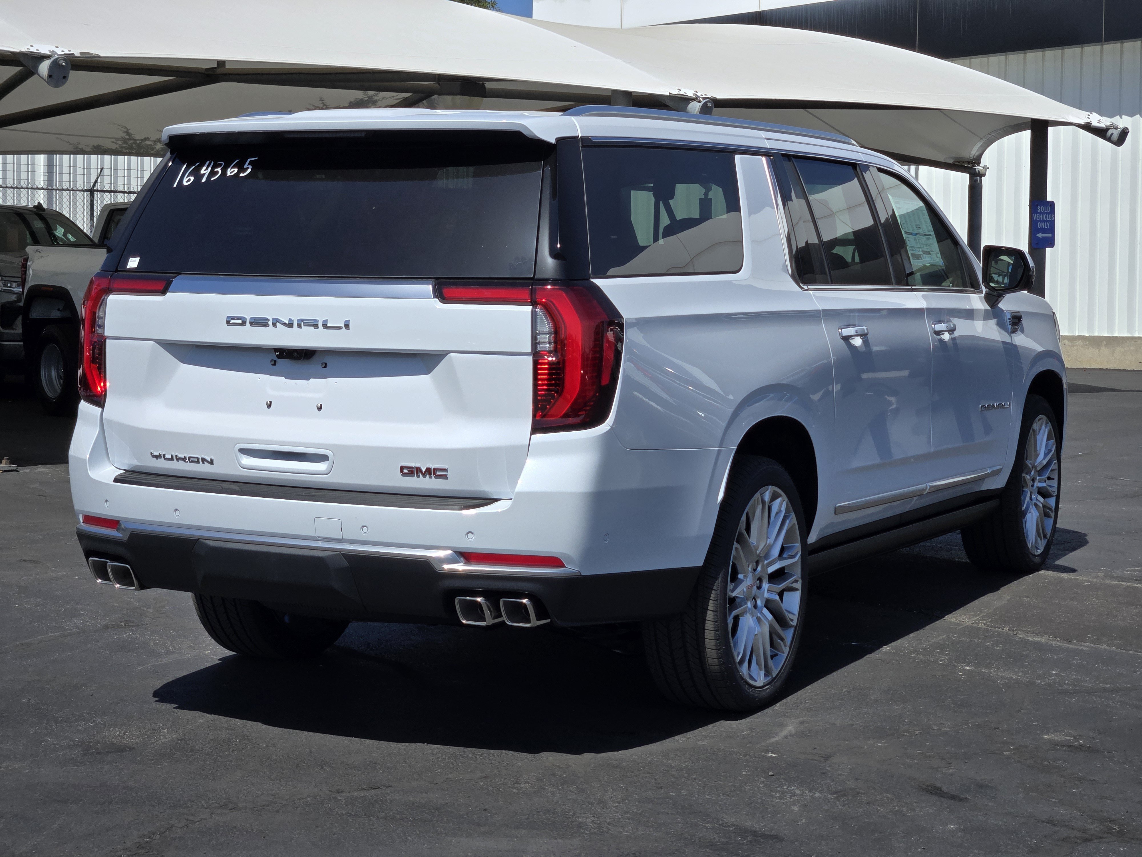 New 2026 GMC Yukon XL Denali w/ Denali Reserve Package AWD/4WD image 4